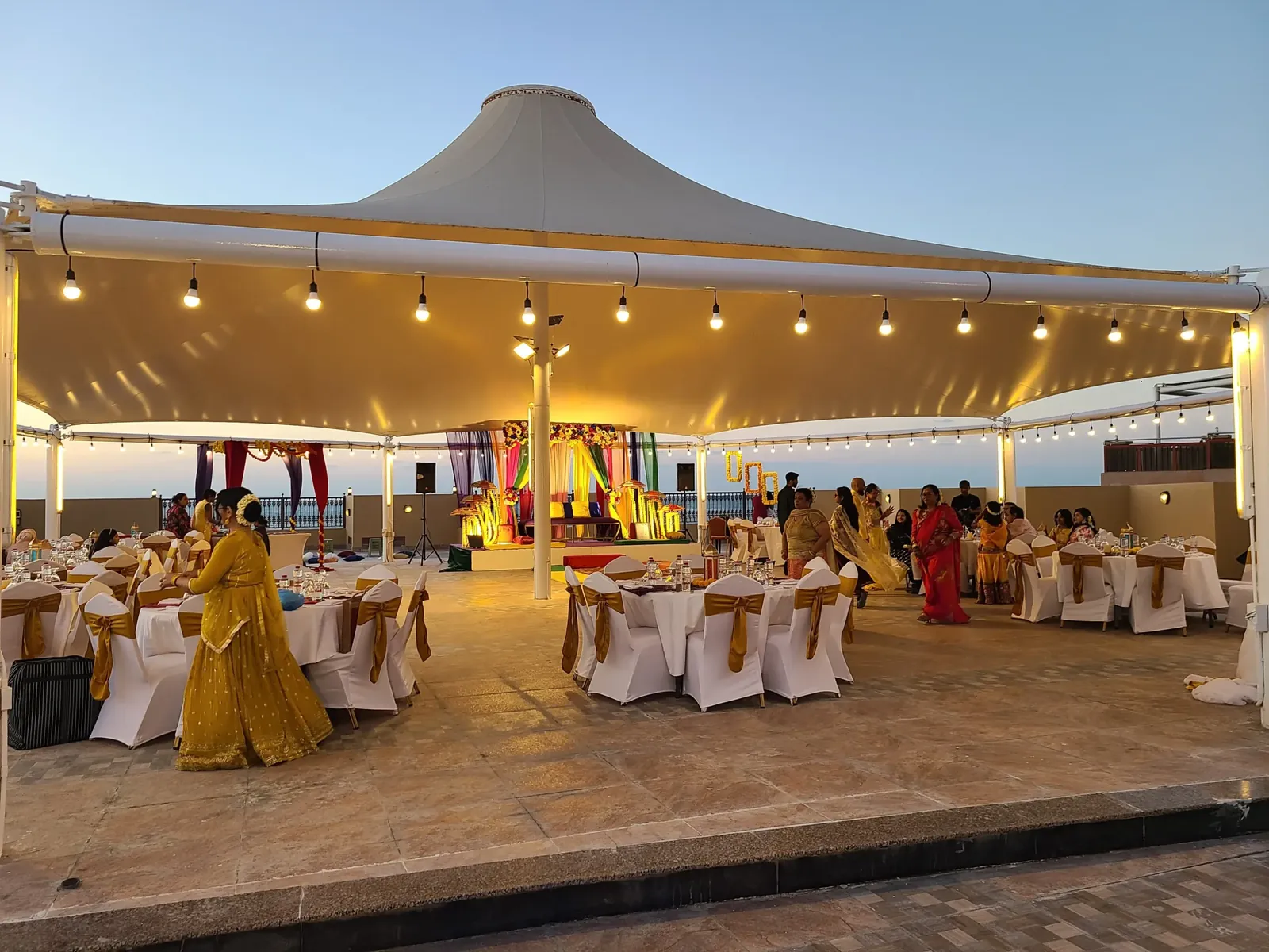 ROOFTOP BANQUET